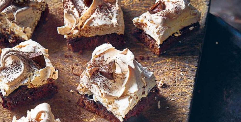 Brownies with meringue onto