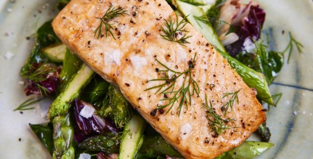 Salmon on a bed of green beans