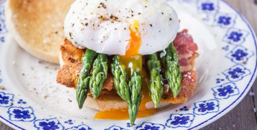 Runny eggs and muffins