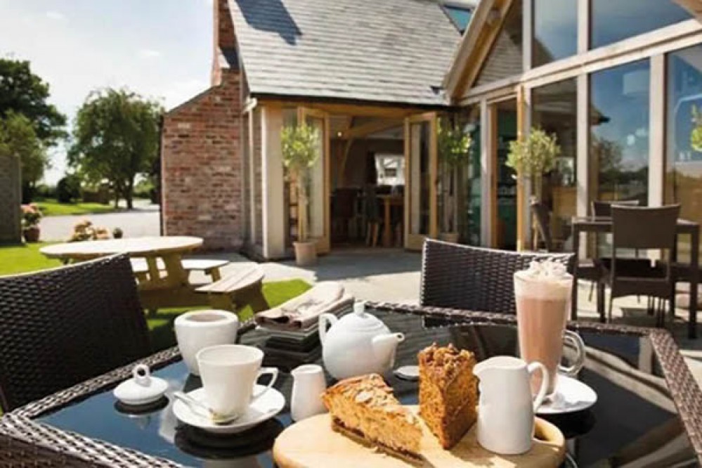 dining outside at The Peppered Pig