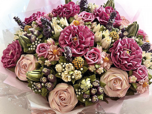 We Learn How Wakefield Baker Nikki Lumb Creates Beautiful Flower Cupcakes