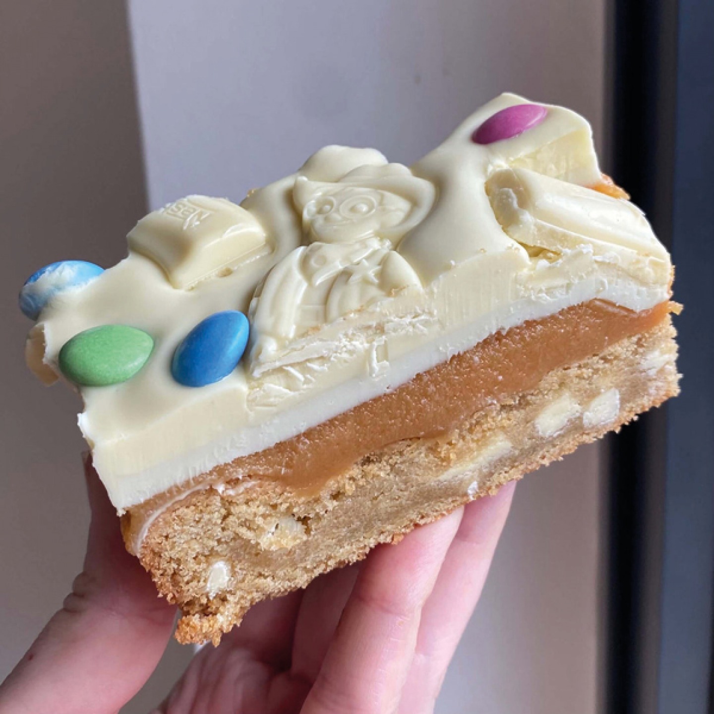Milkybar Millionaire’s Cookie Slice