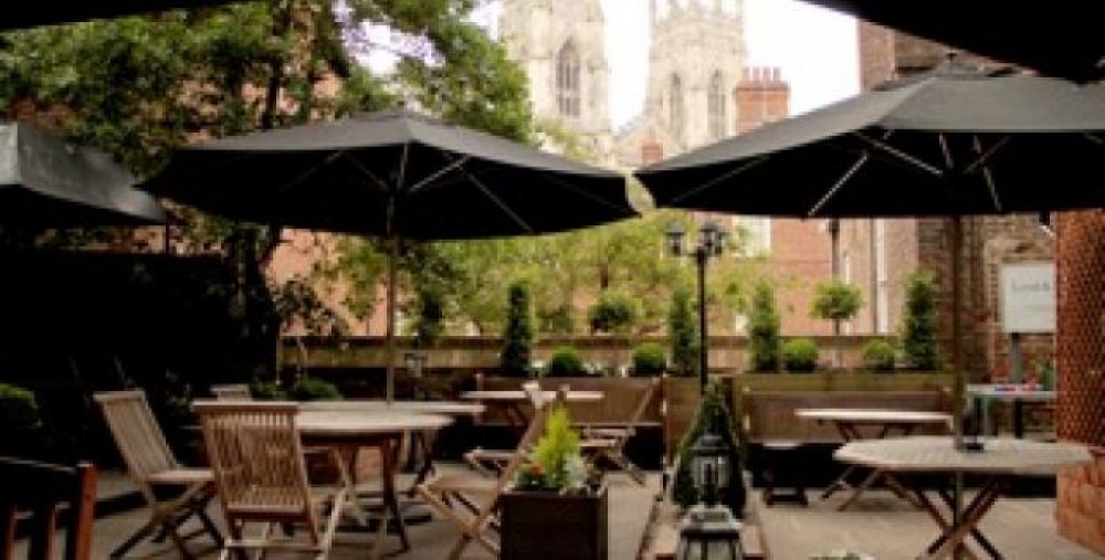 16 Al Fresco Dining Spots