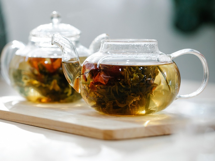 tea pot with fresh tea leaves