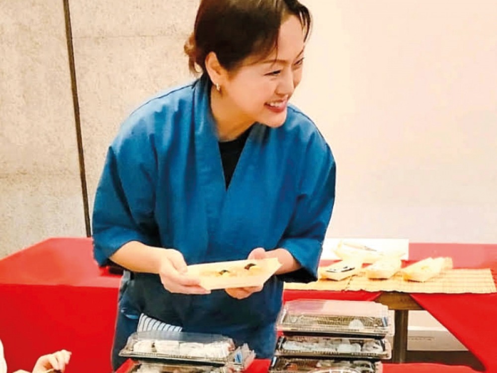 Mako Wilson making Sushi