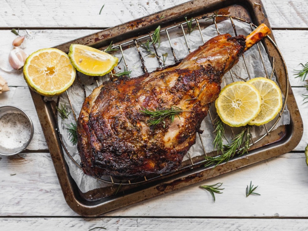 Cooked leg of lamb with lemons and Rosemary