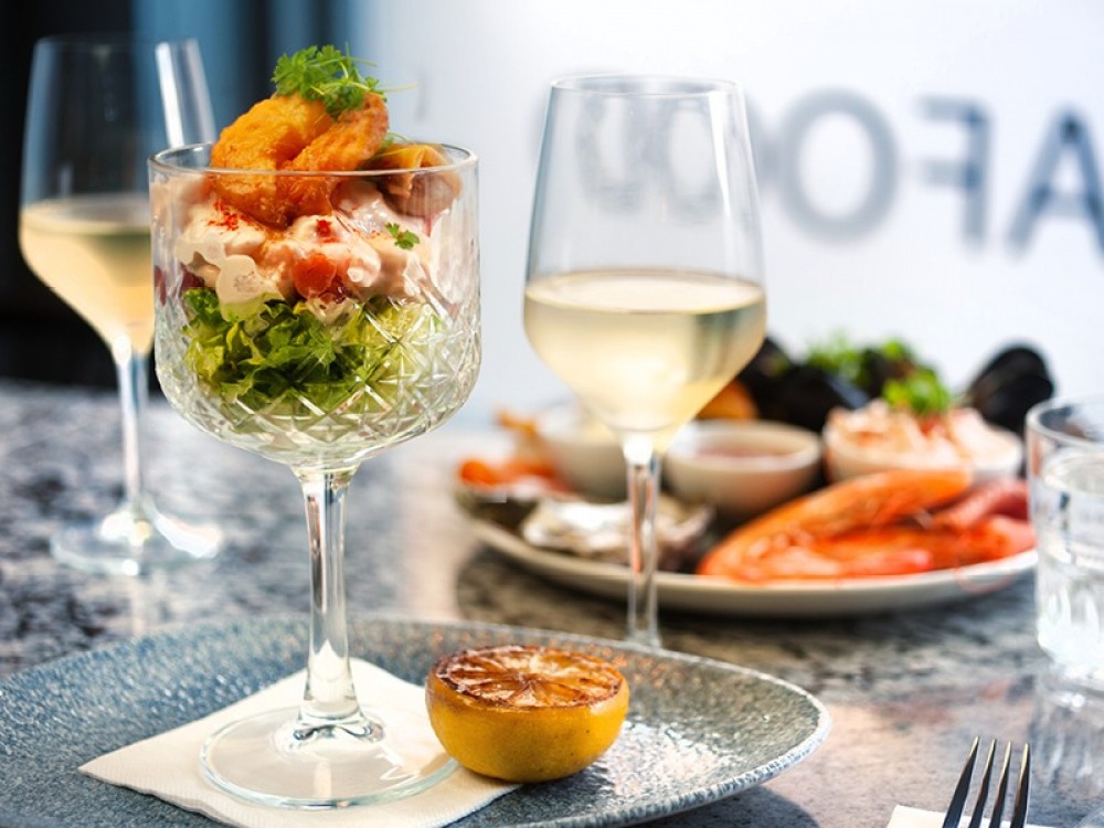 Seafood and white wine