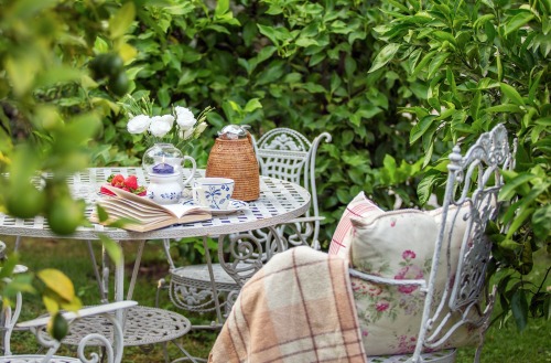 How to Host the Perfect Afternoon Tea this Mother’s Day