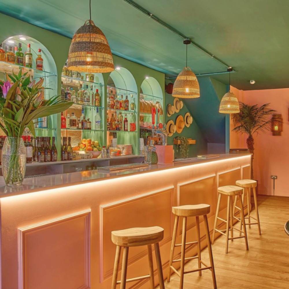 green and pink bar