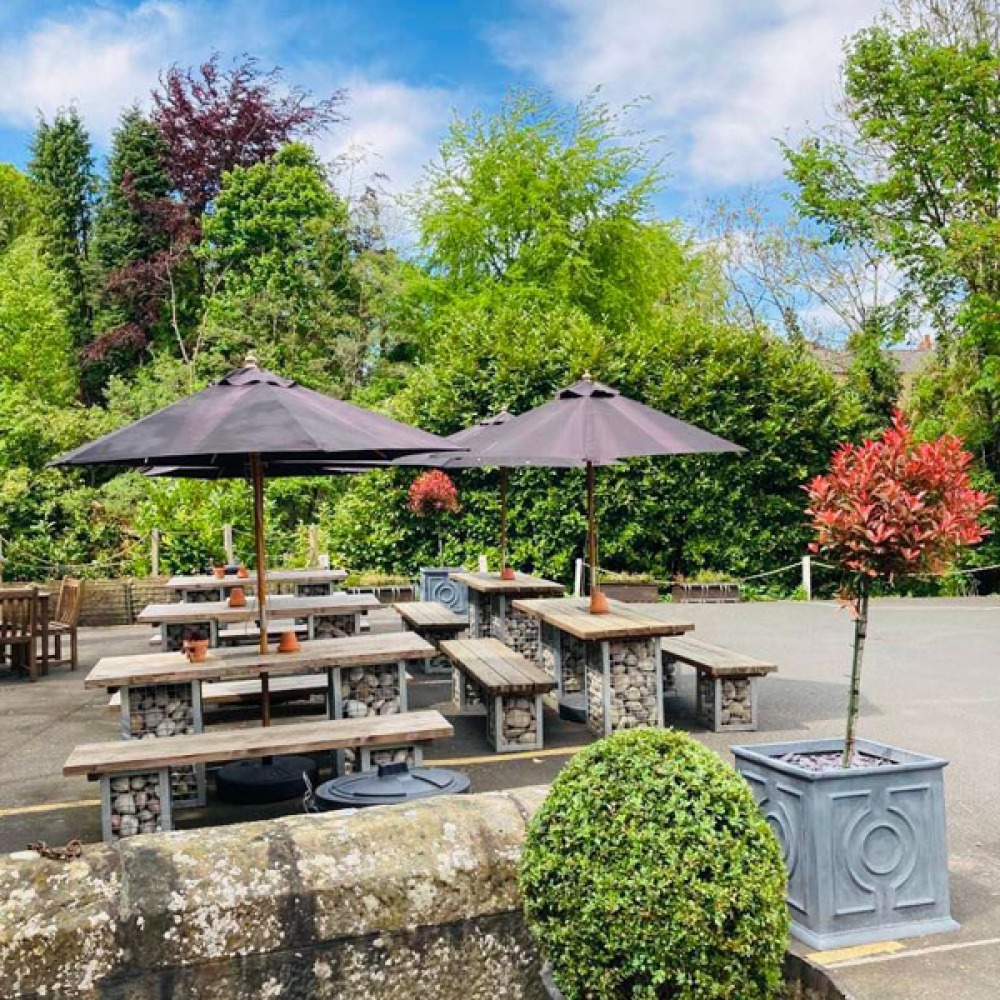 outdoor tables at The Northumberland Arms