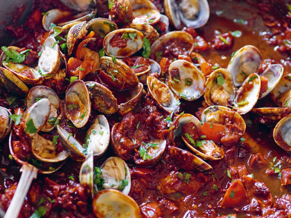 Clams in Spicy Tomato Sauce