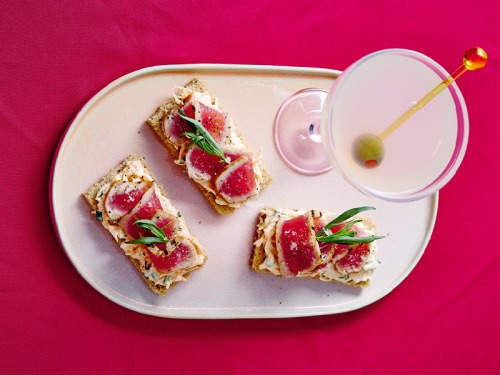Flash-seared tuna on rye with horseradish & tarragon cream