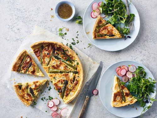 How to Make this Cheesy Asparagus Quiche
