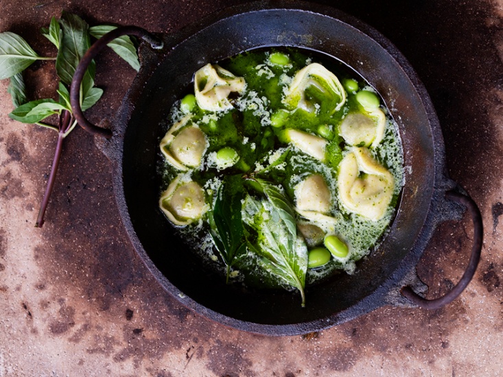We Can't Get Enough of this Green Ravioli Curry