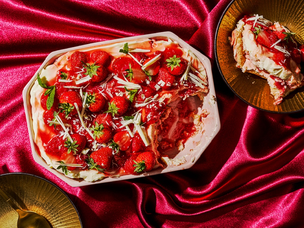 STRAWBERRIES AND CREAM TIRAMISU