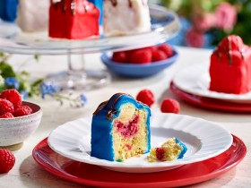 Raspberry Fondant Fancies