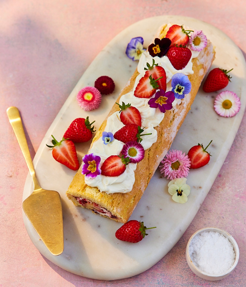 Victoria Sponge Swiss Roll