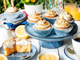 Luscious Lemon Curd Meringue Cupcakes