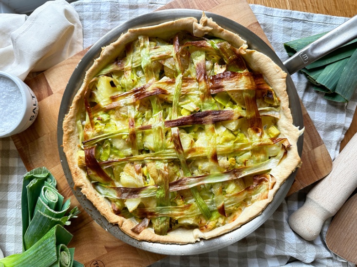 How to Make This Crowd-Pleasing Cheddar and Leek Pie