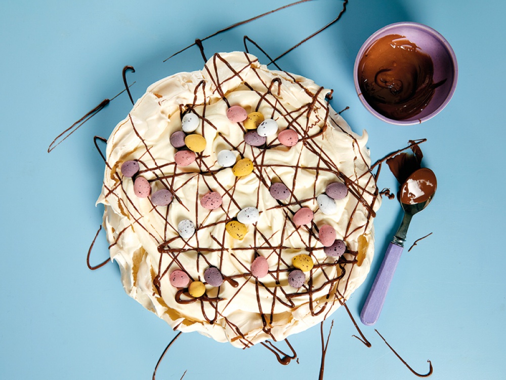 MINI EGGS EASTER PAVLOVA