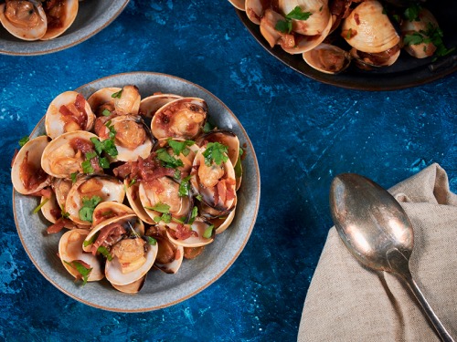 Clams with White Rioja Wine and Serrano Ham