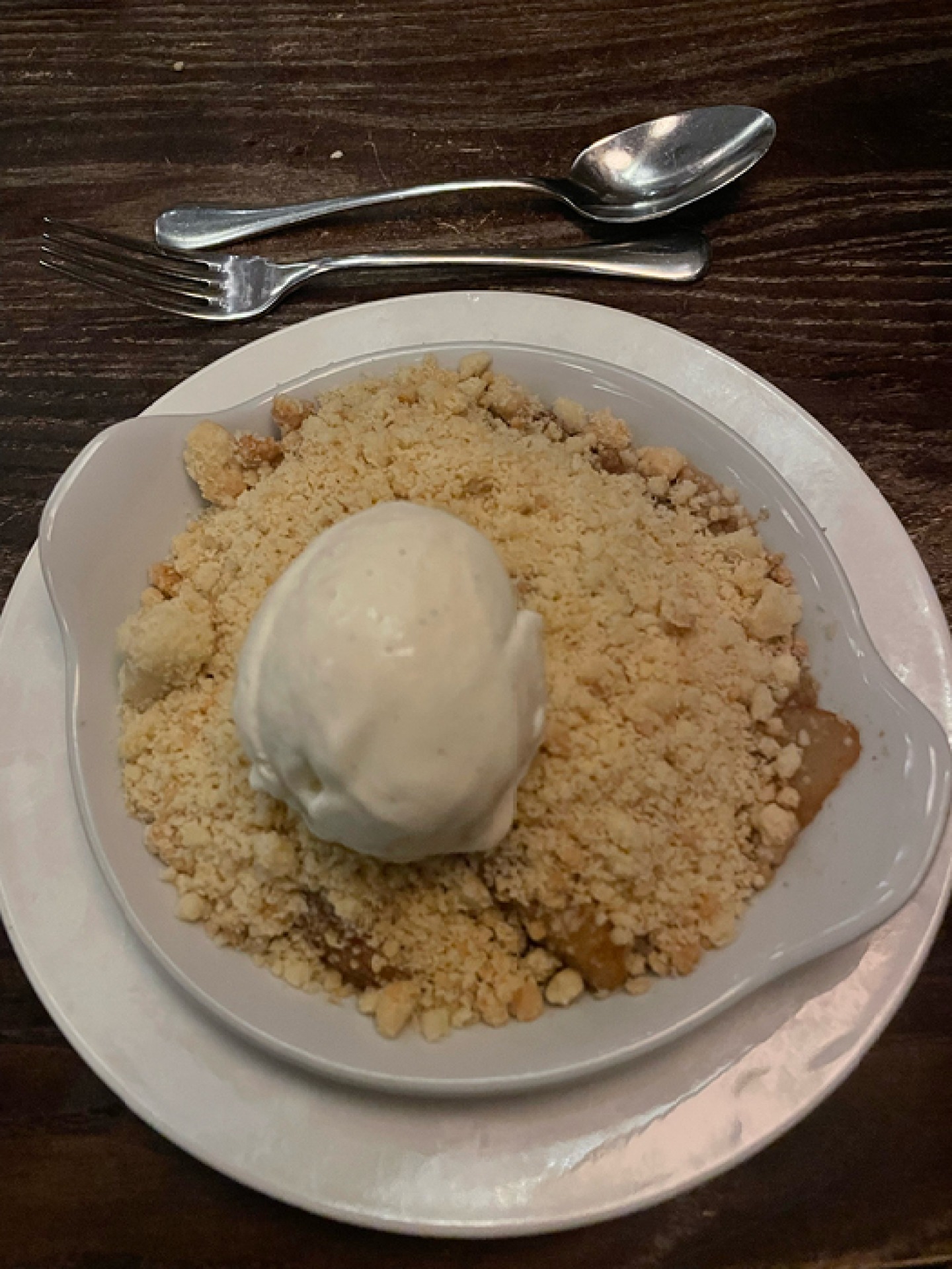 Apple Crumble with ice cream