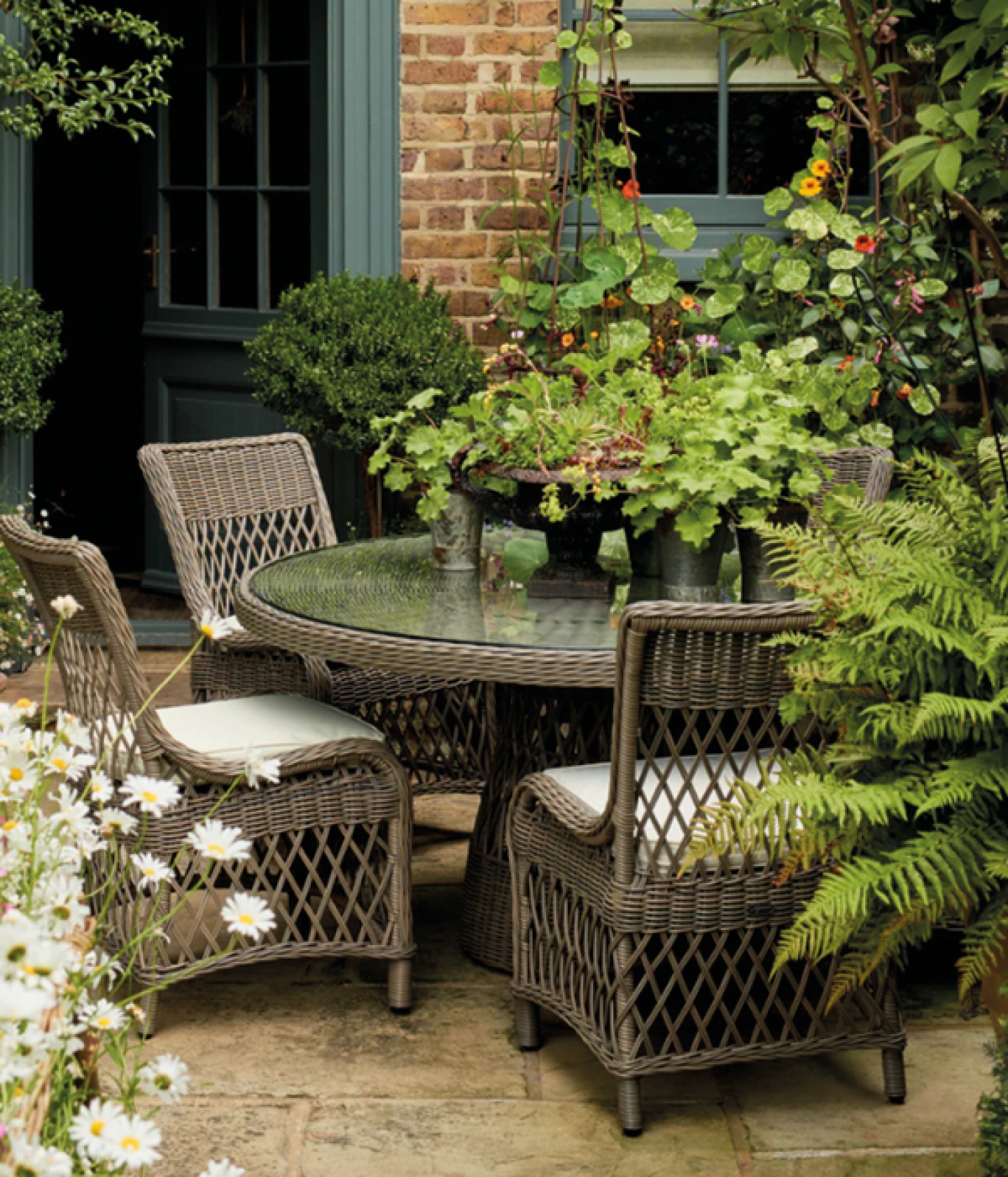 Harrington six-seater garden set