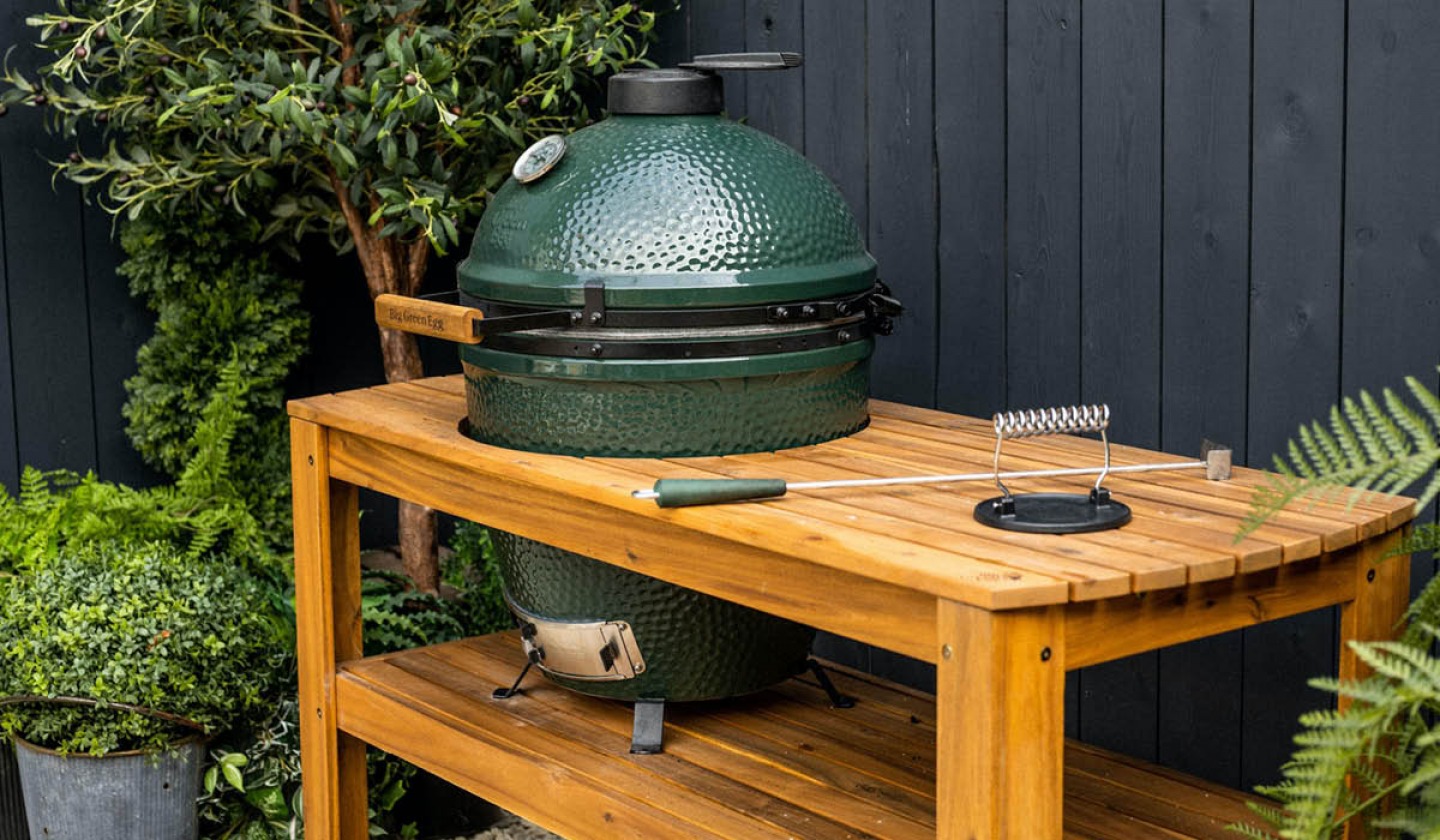 Large Egg BBQ with table and ConvEGGtor