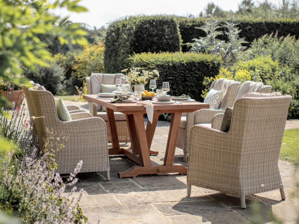 Our Must-have Accessories for an Al Fresco Summer