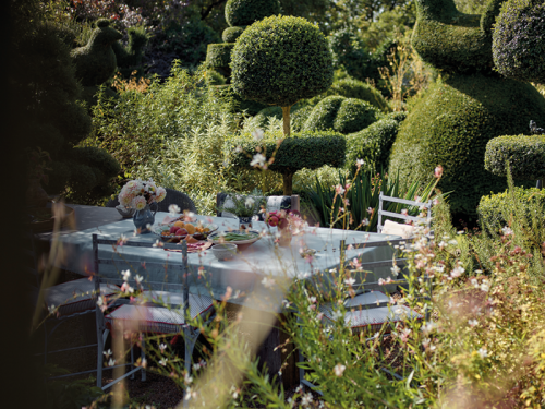 Our Must-have Accessories for an Al Fresco Summer