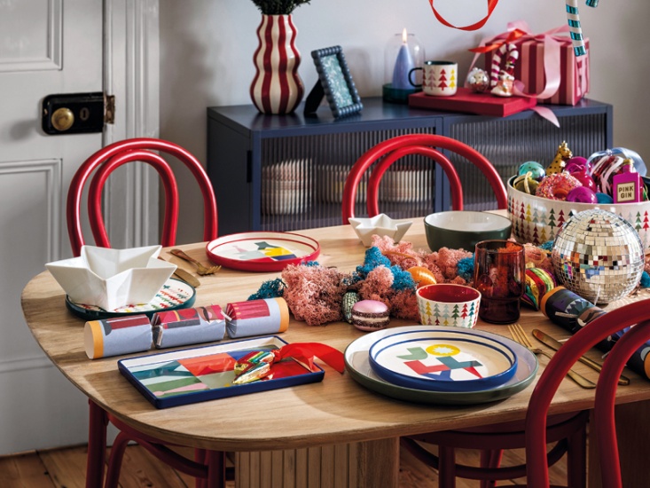 Choose bold, striped decorations and accessories to get this fun Christmas look.