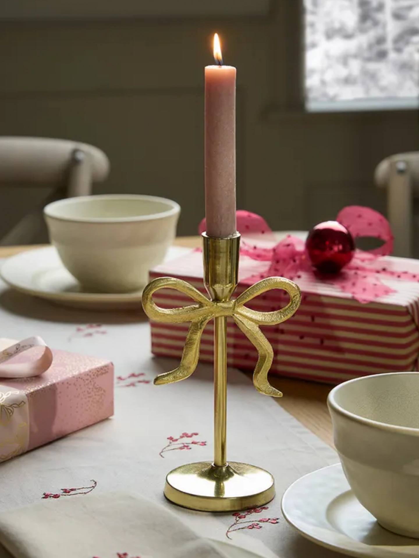 Bow dinner candle holder