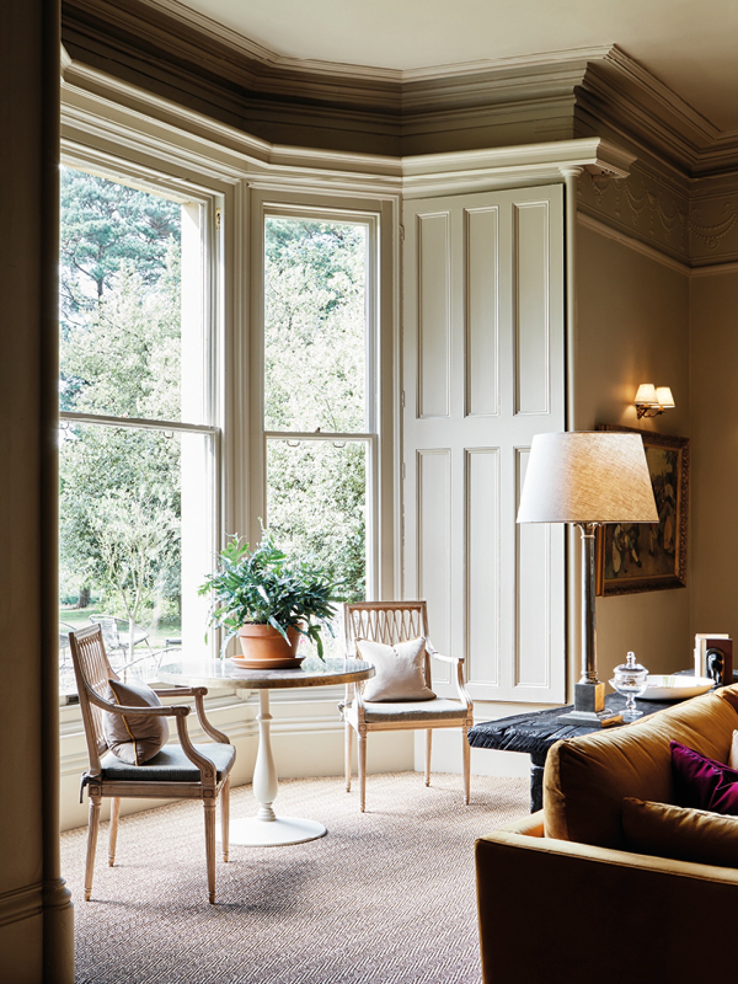 Living room in Egyptian Grey No.154 Wood & Metal Matt (walls and woodwork)