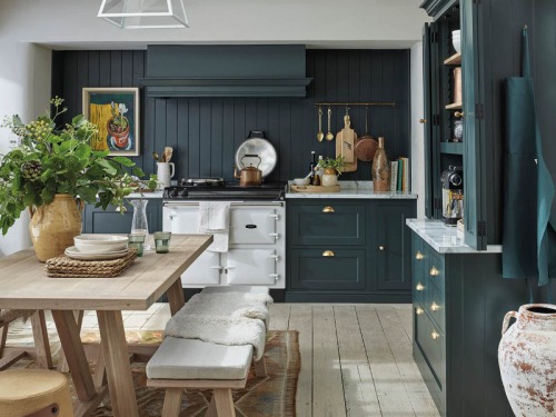 Natural Material to Create a Homely Kitchen