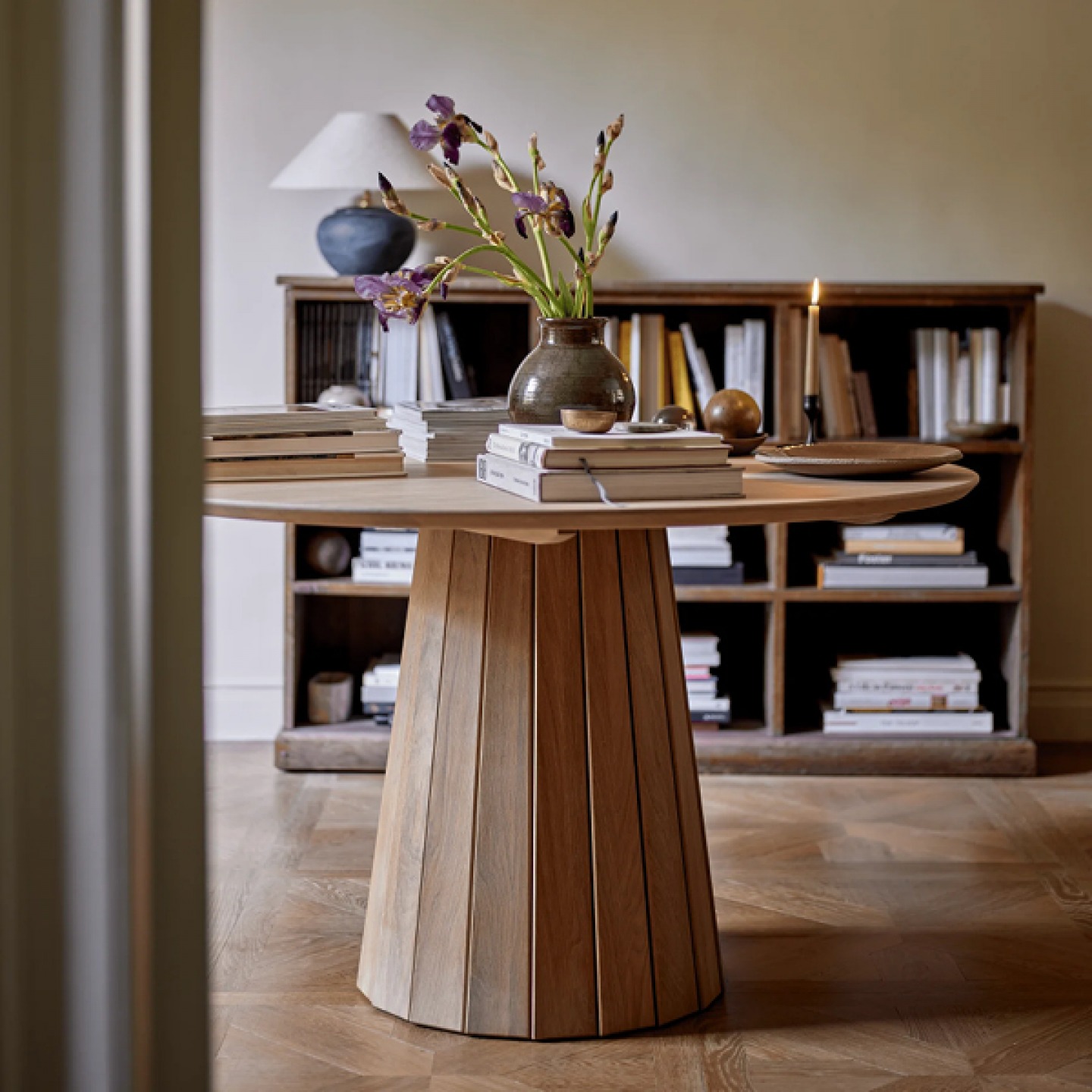 Stratford round dining table