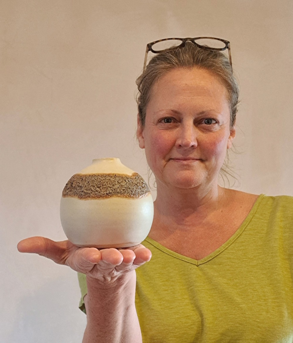 Jeanet Ingerwersen holding up a ceramic pot