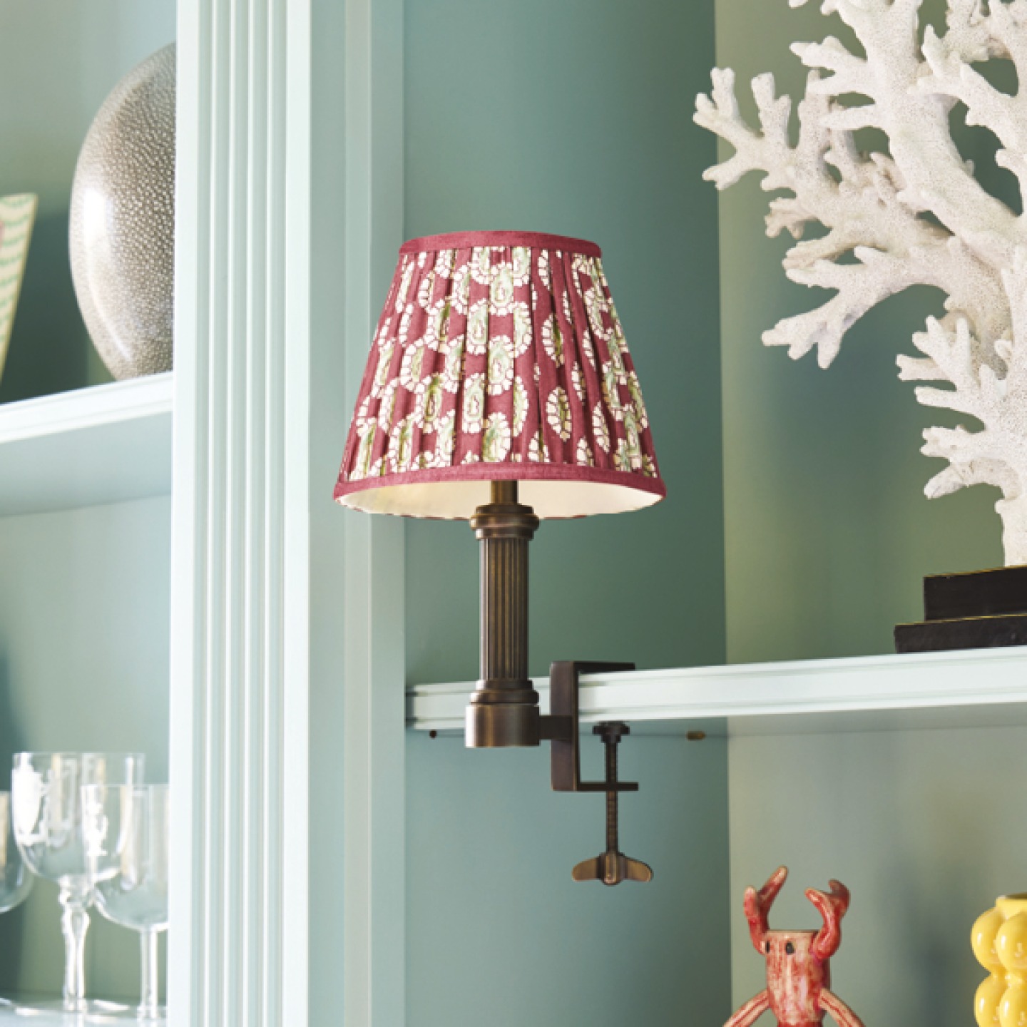 Bronte Lamp in brass