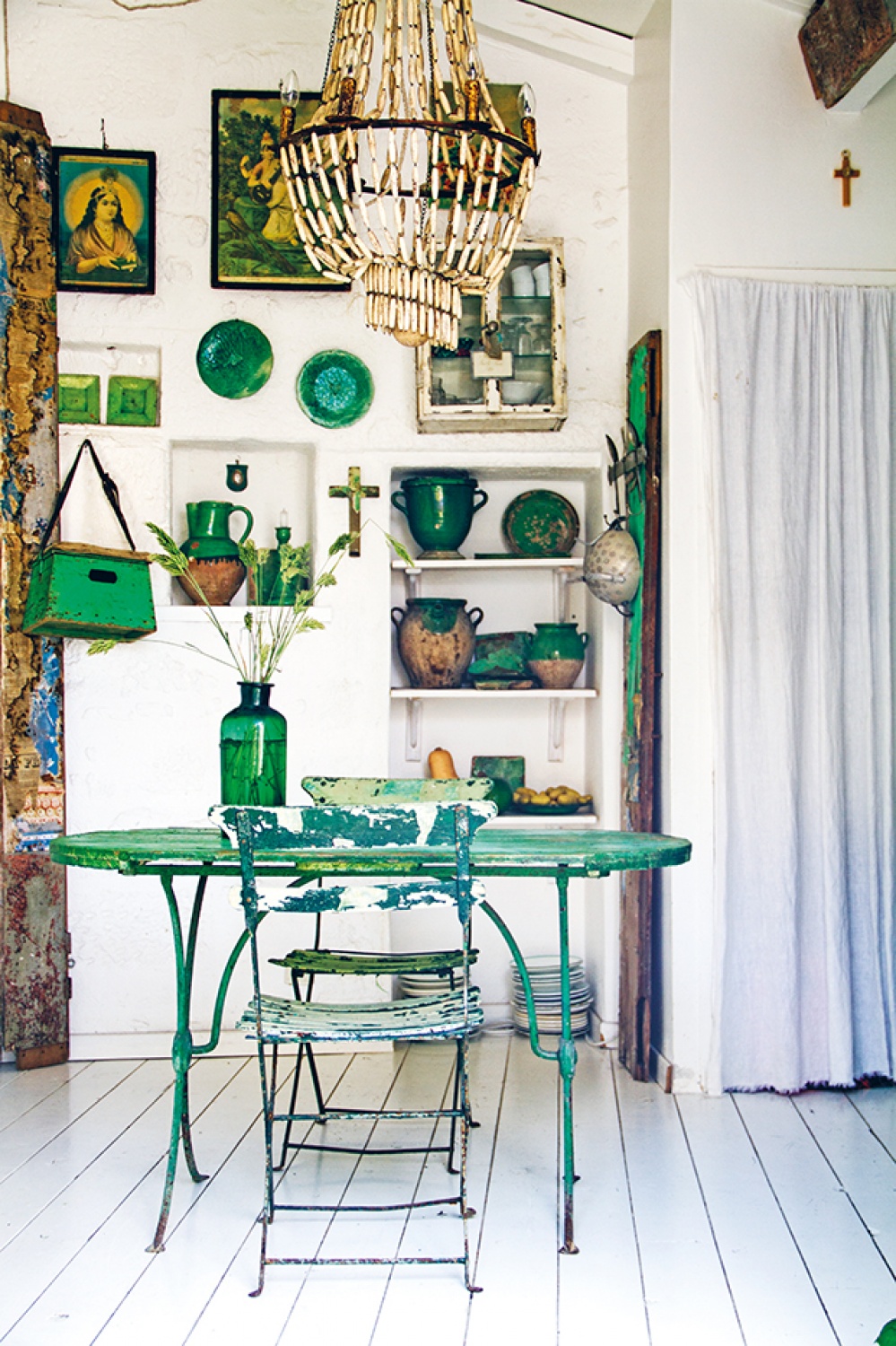 How to Use Bold Colours Inspired by Nature