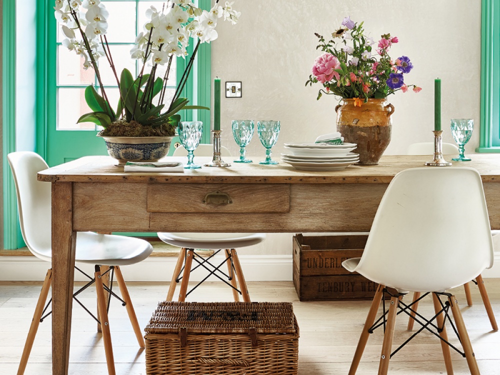 table with flowers and wine glasses