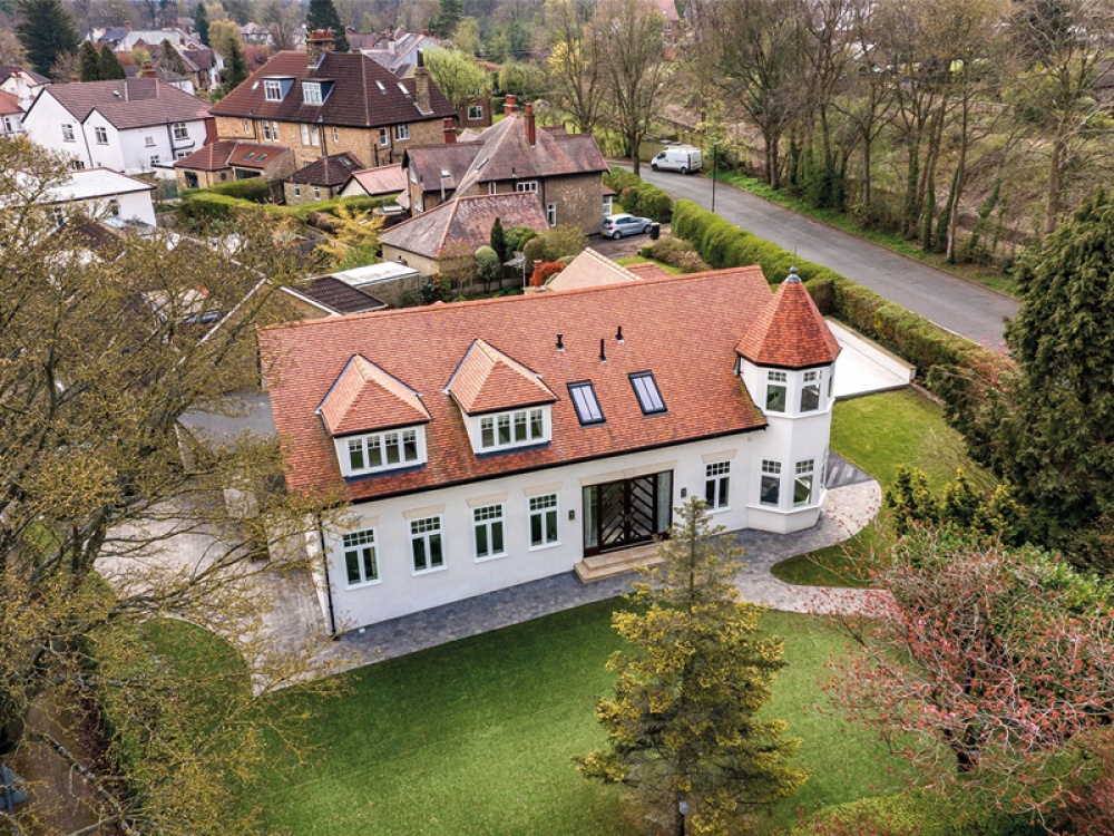 White House with red roof