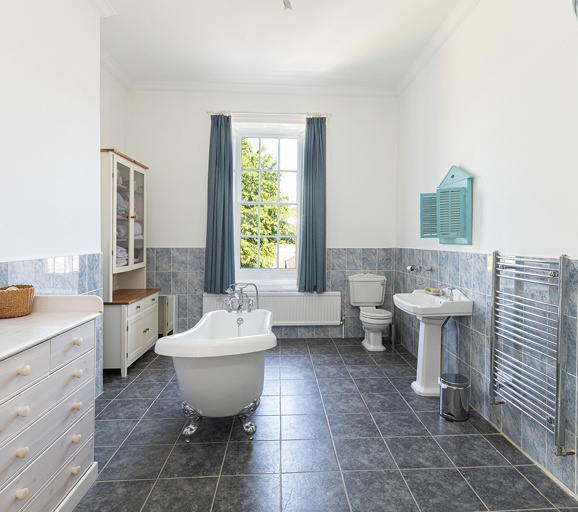 Bathroom with free-standing bath