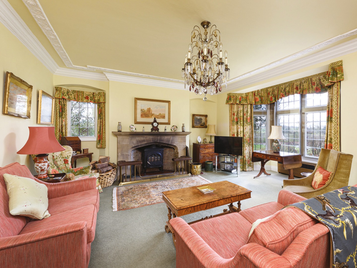 Traditional lounge
