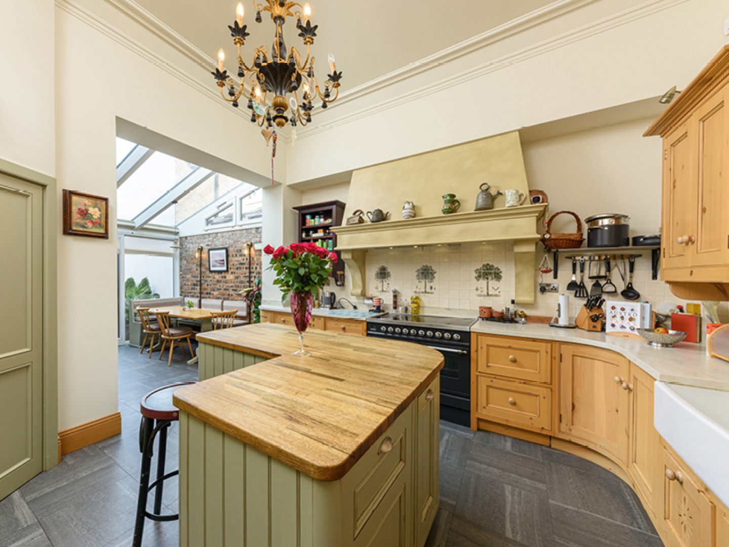 Light and bright kitchen diner