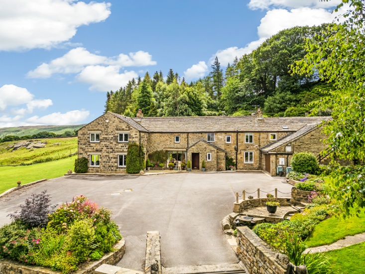 Take a Tour of this Country Home with its Own Pool for Sale near Ilkley
