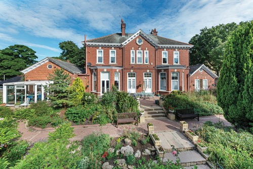 Property Peek: Manor House, Westoe Village