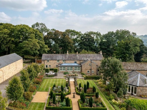 Take a Look at a Country House Set in Traditional Cottage Gardens