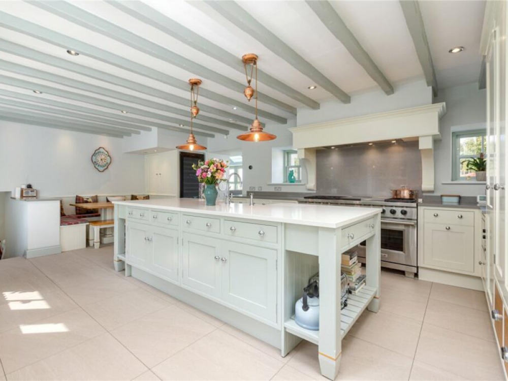 Traditional Kitchen with Range cooker and large Island
