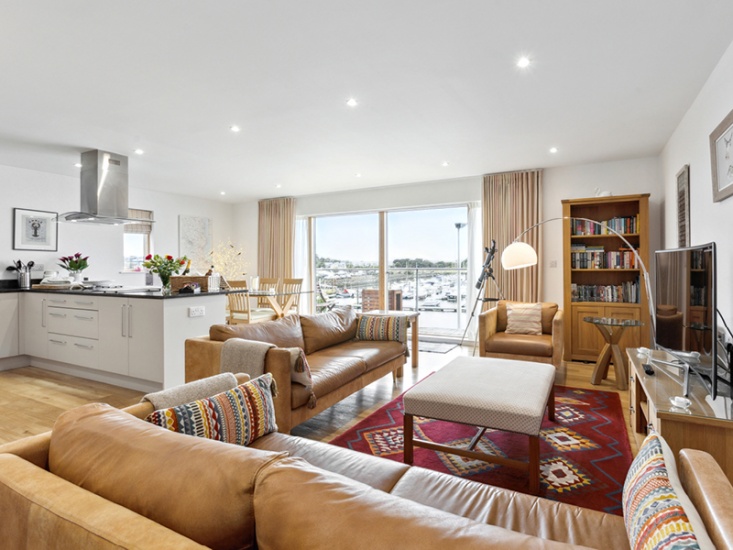 Luxurious Amble Apartment with Stunning Sea Views