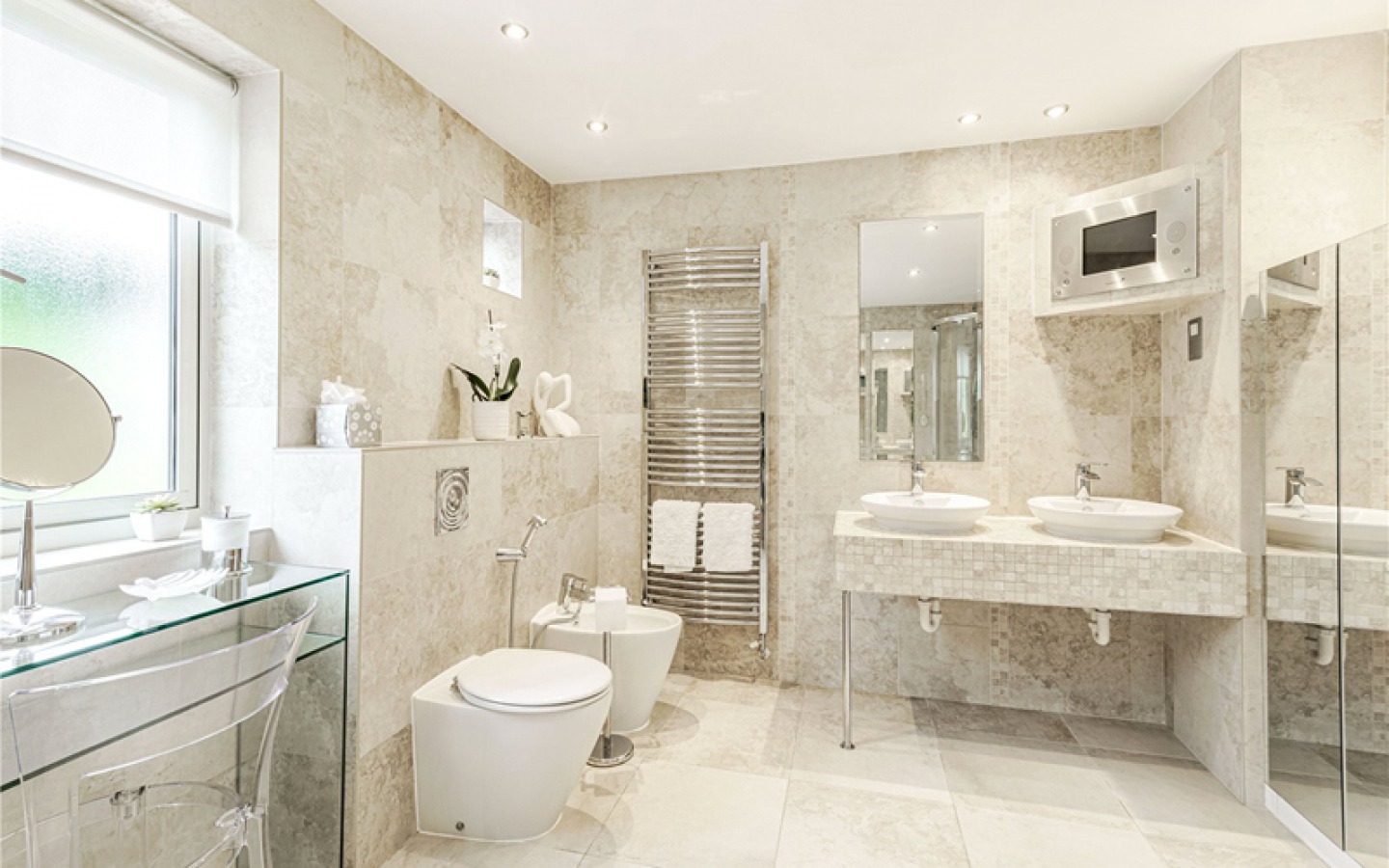 Large bathroom with walk-in shower and his and her skinks