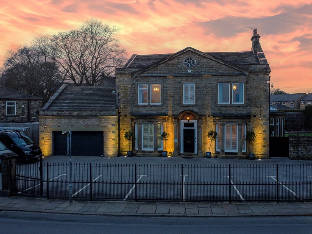 See Inside this Glamorous Home with a Hydrotherapy Pool